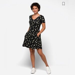 NEW Socialite Black and White V-Neck Short Sleeve Sundress